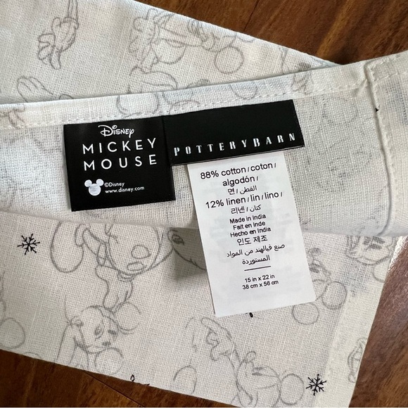 Pottery Barn Disney Mickey Mouse Holiday Guest Hand Towel Set of 2 - Picture 4 of 6